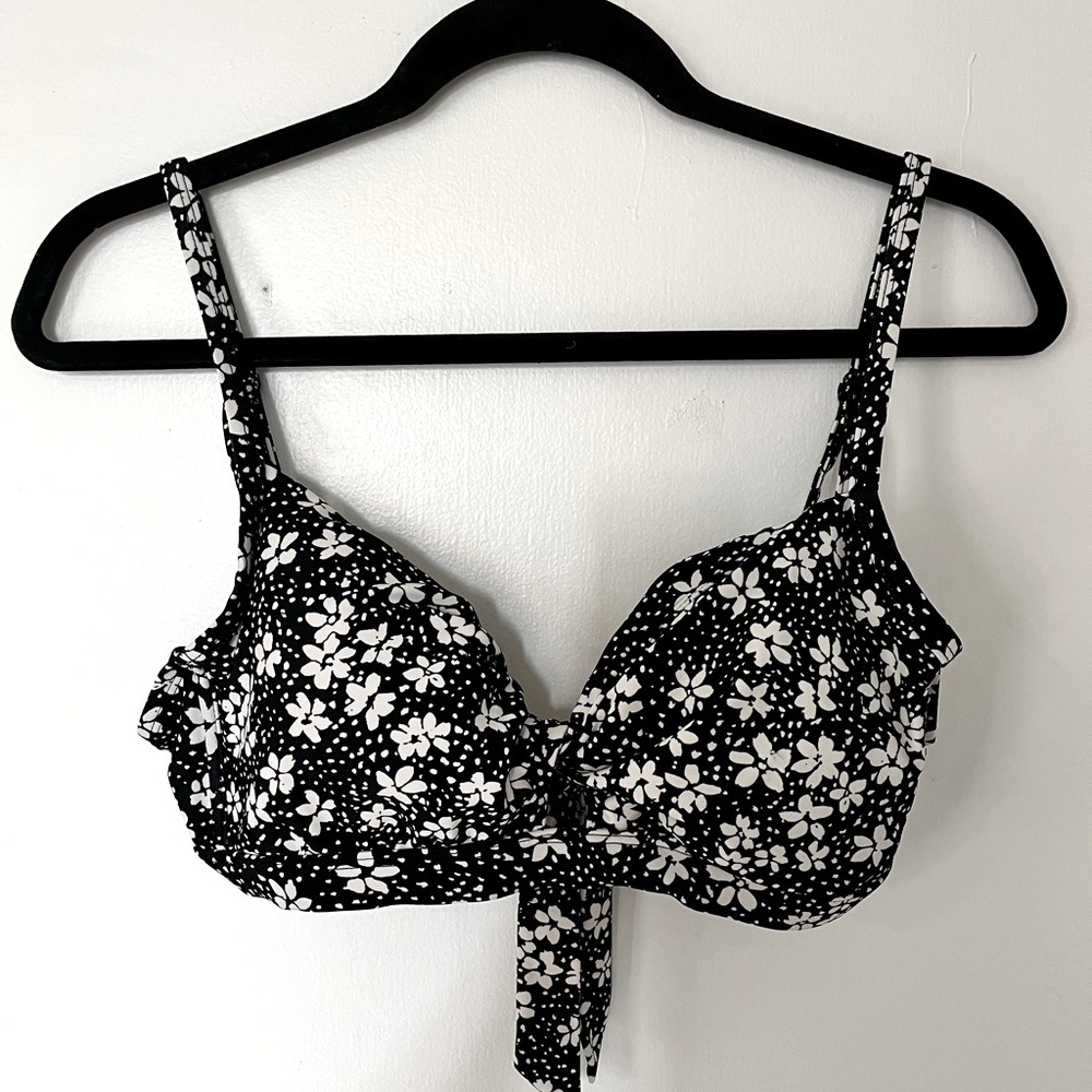 Target swimsuit top size M